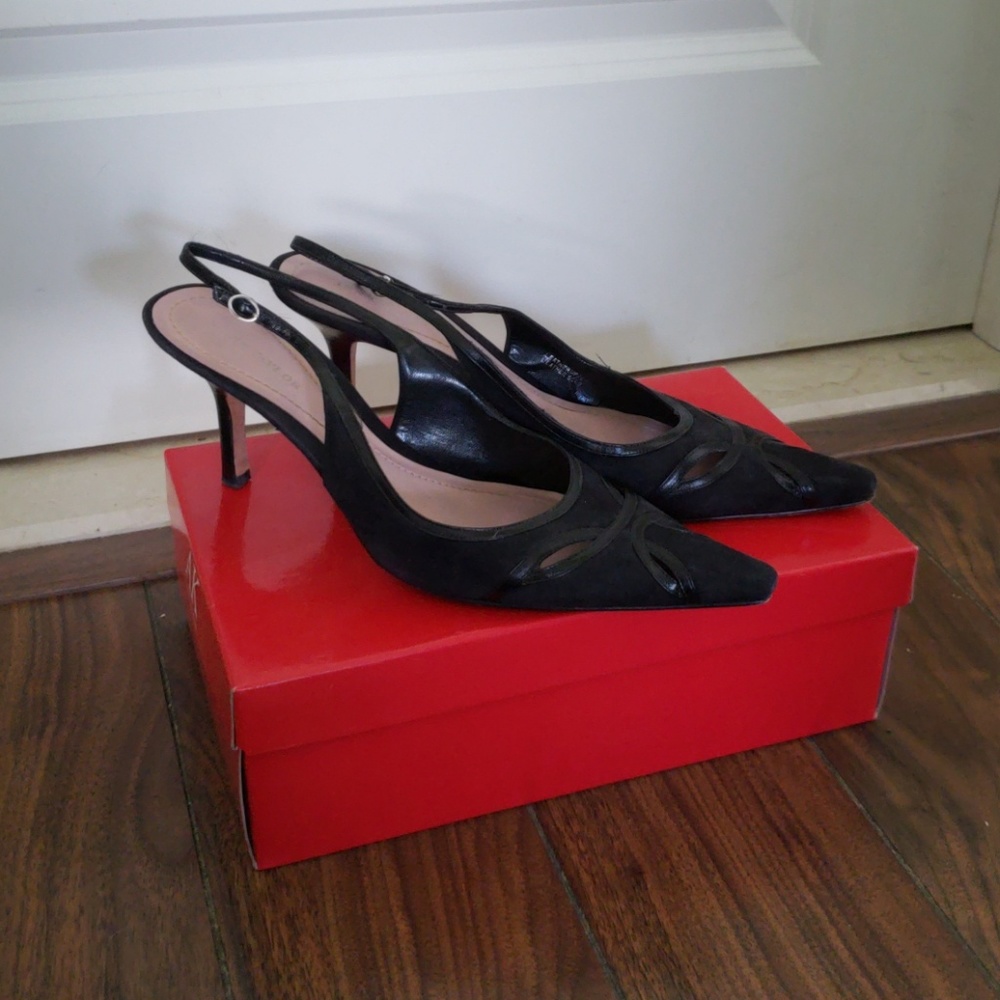 Kitten heel black slip back